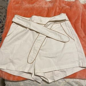 Vestique toe front shorts